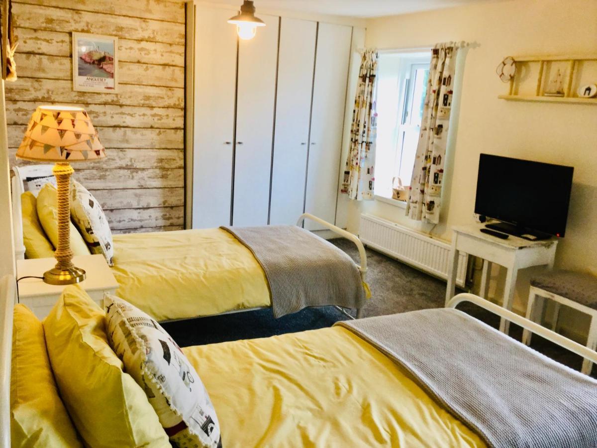 Вилла Charming 2 Bed House Near Rhoscolyn Discounts For Холихед Экстерьер фото